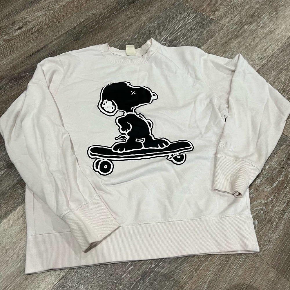 Uniqlo KAWS X Peanuts Rare Snoopy Crewneck Medium